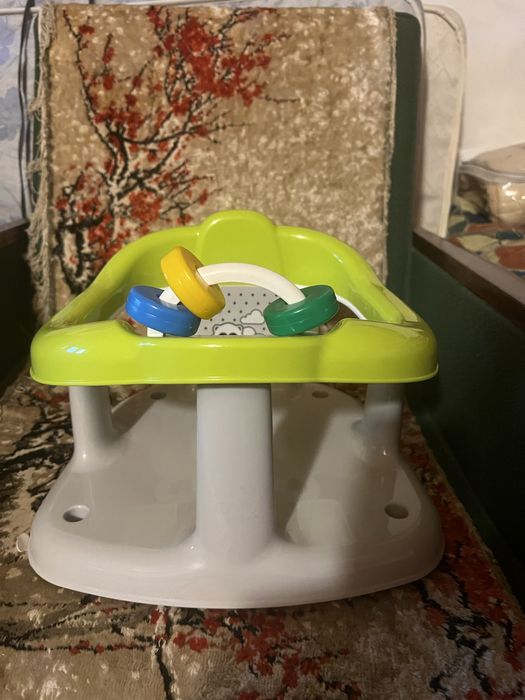 Vand  doua covorase ,unul pt.patut iar celalalt pt.podea