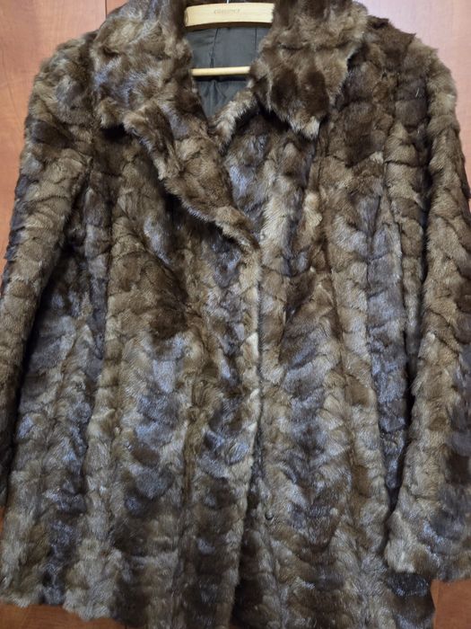 Scurtă din nurcă tunsă nouă