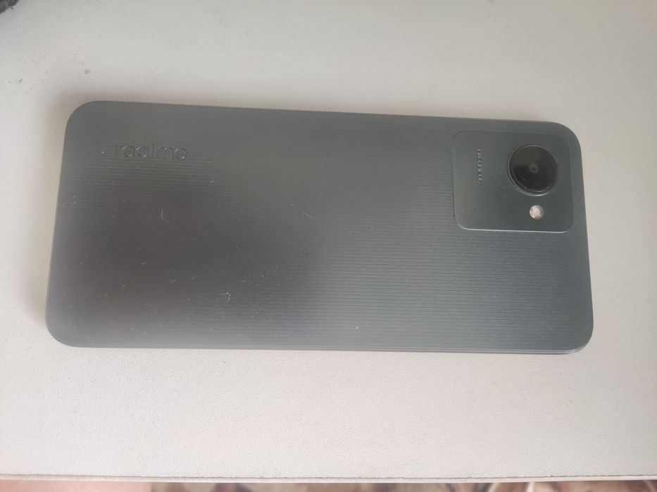 Продам телефон REALMI