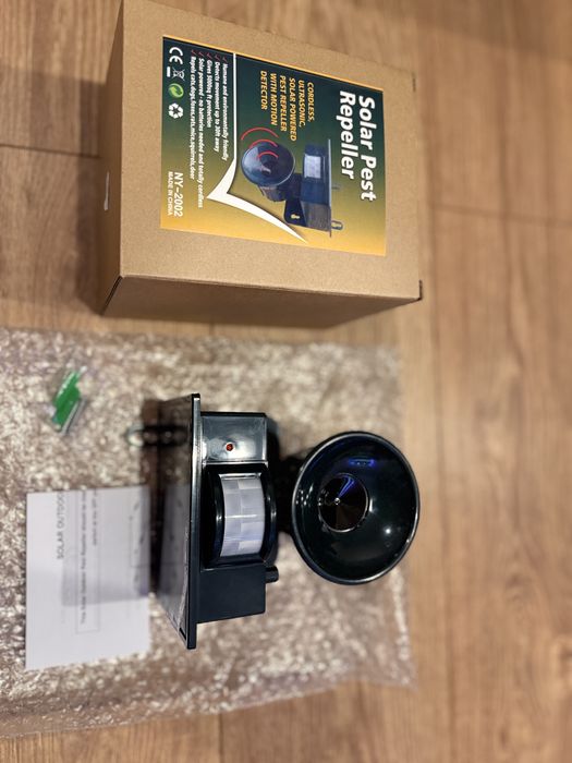 Aparat solar anti animale – cu senzor de mișcare și ultrasunete