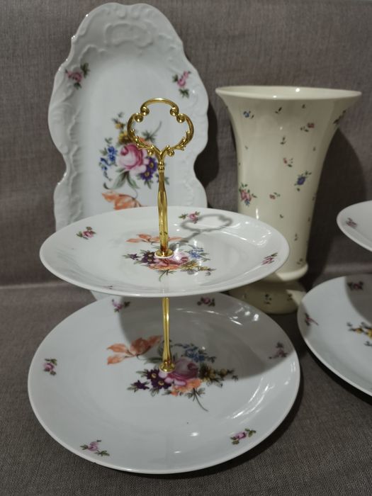 Этажерка конфетница-фруктовница 
В наличии 2 шт
Высота 25см

Декор зна