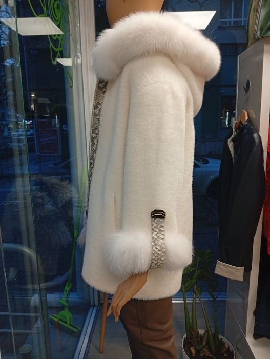 Палто в екрю от алкантара и естествена кожа ново