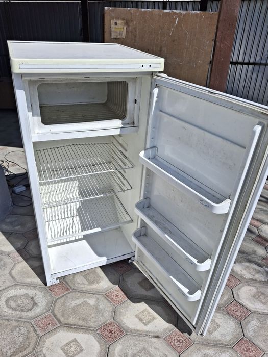 Холодильник Бирюса