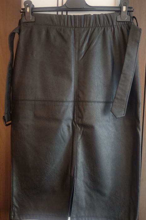 Fustă de piele cu curea, mărimea 36