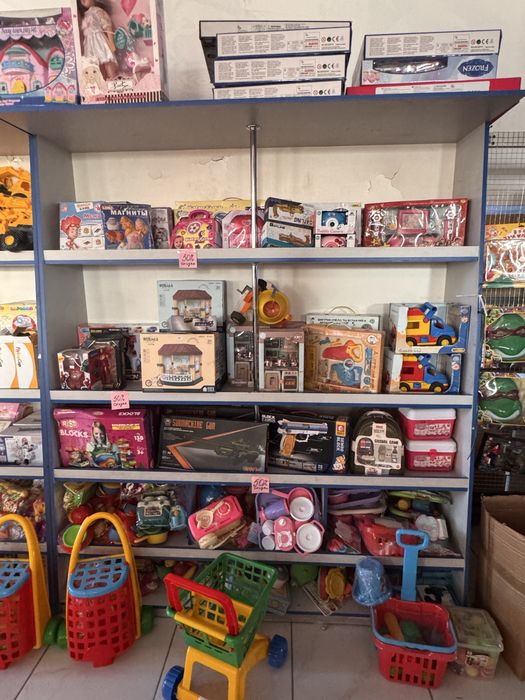 Продам полки витрины