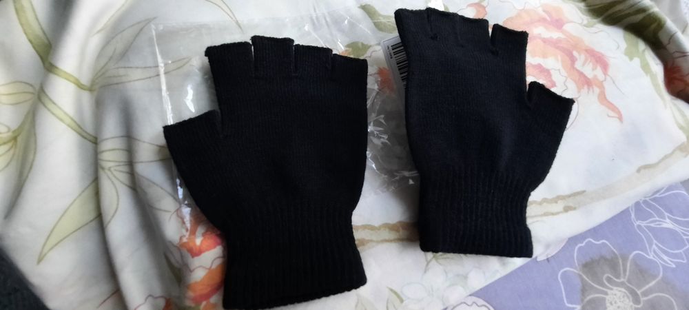 перчатки новые черные
