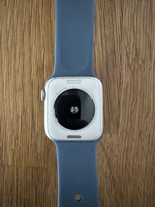 Продавам Apple Watch SE2 40mm Starlight