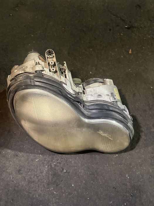 Оборудван десен фар с лека забележка за Mercedes w203