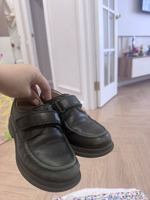 Отдам две парф обуви 32 размер