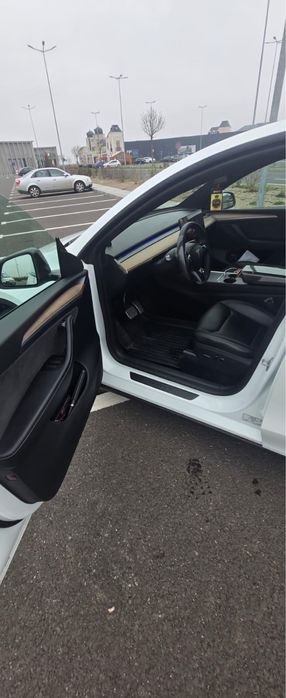 Tesla Y Dual Motor Long Range