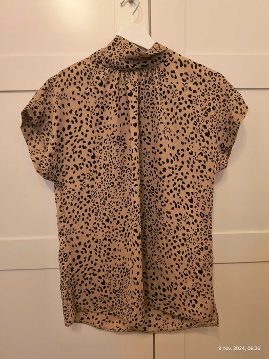 Bluza animal print cu funda la spate, noua, cu eticheta