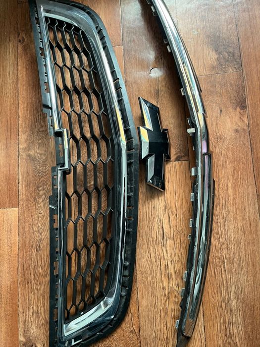 Продам решетки на бампер Chevrolet