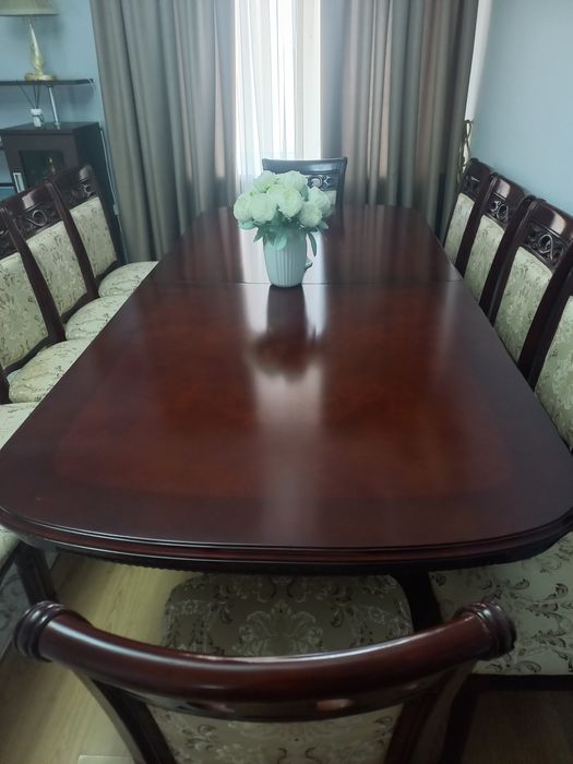 Стол со стульями