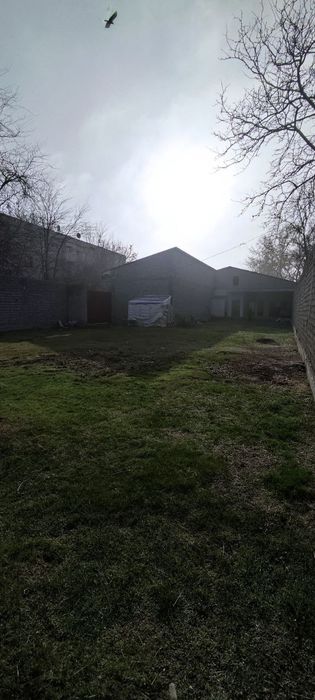 Кибрай тумани Ботаника махалласида 10 сотик ,бино билан сотилади вы