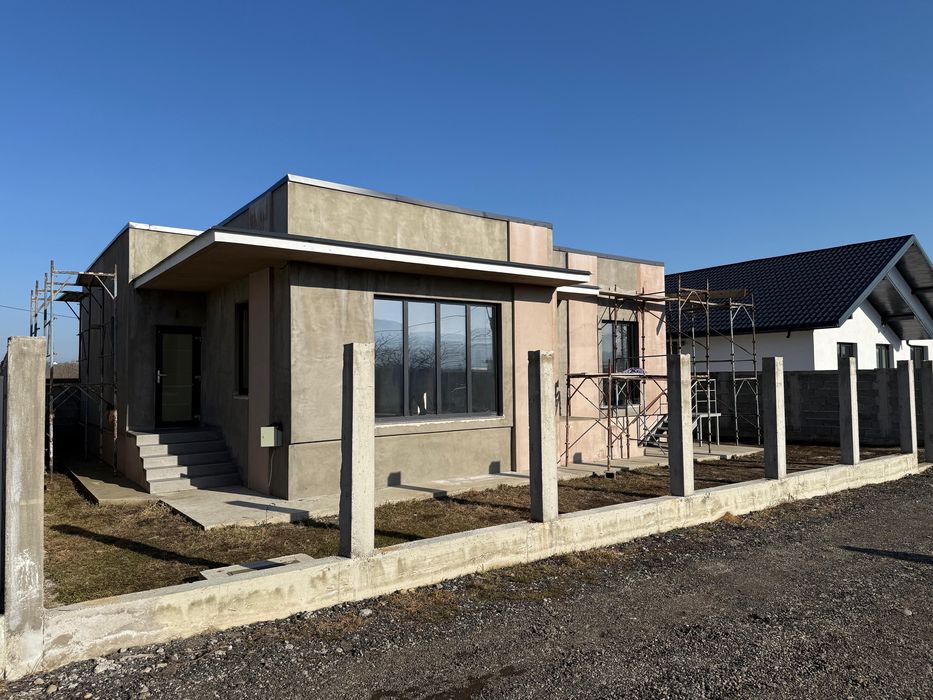 Vânzare Casă 4 Camere + Terasă - Eleganță și Confort