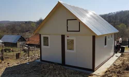 Casa Modulara, Garaje Auto si Containere stil birou din structura metalica si panou sandwich termoizolant
