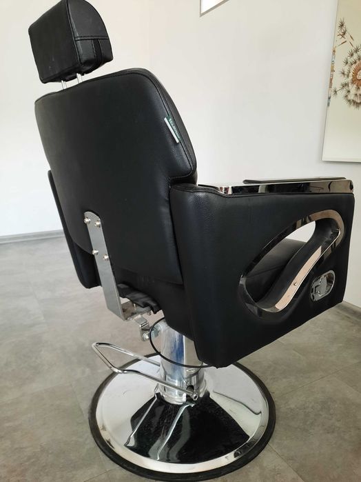 Кресла парикмахерская и помощник
