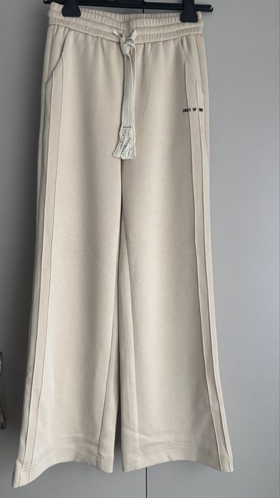 Спортно-елегантен панталон в бежово