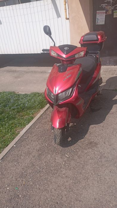 Продаю мопед м8 срочно