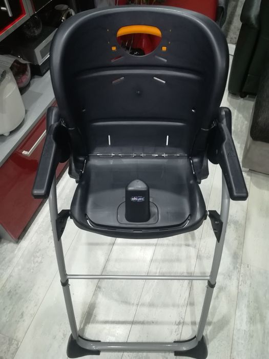 Стол за хранене с регулиране и колелца Chicco