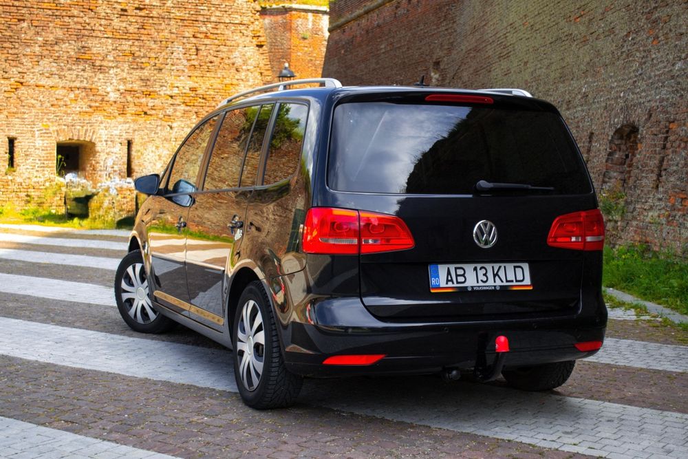 VOLKSWAGEN Touran 2011 — imagine 3