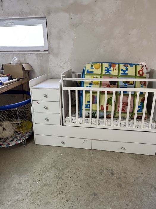 Детская кроватка