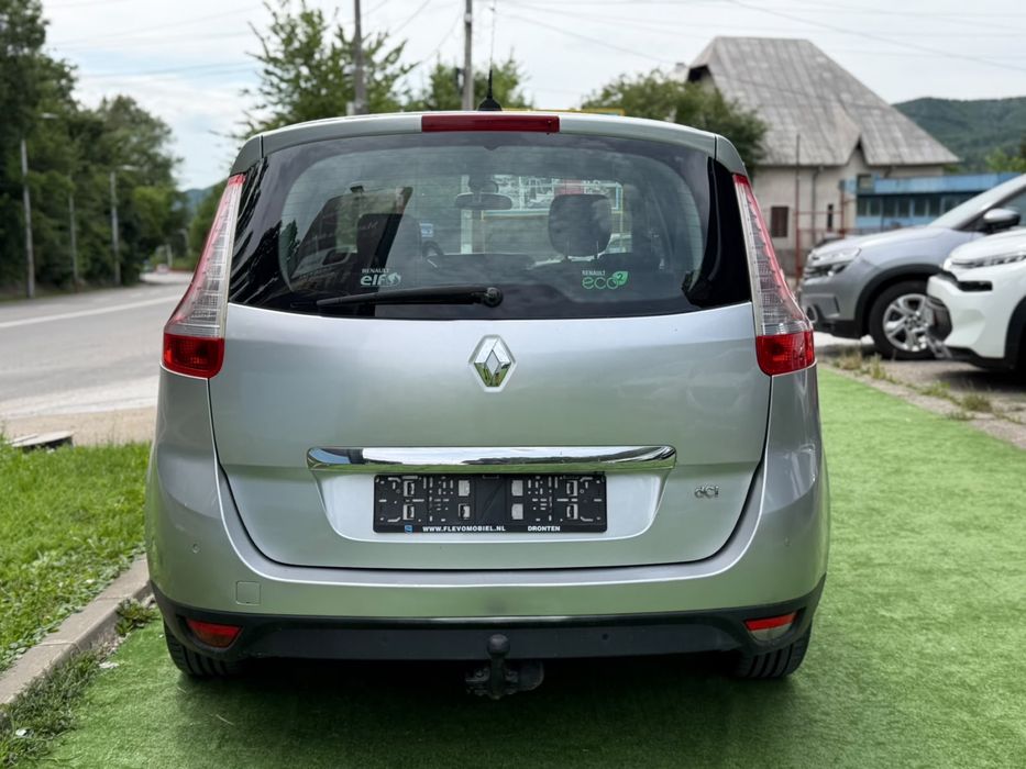 Renault Grand Scenic 7 locuri si in Rate