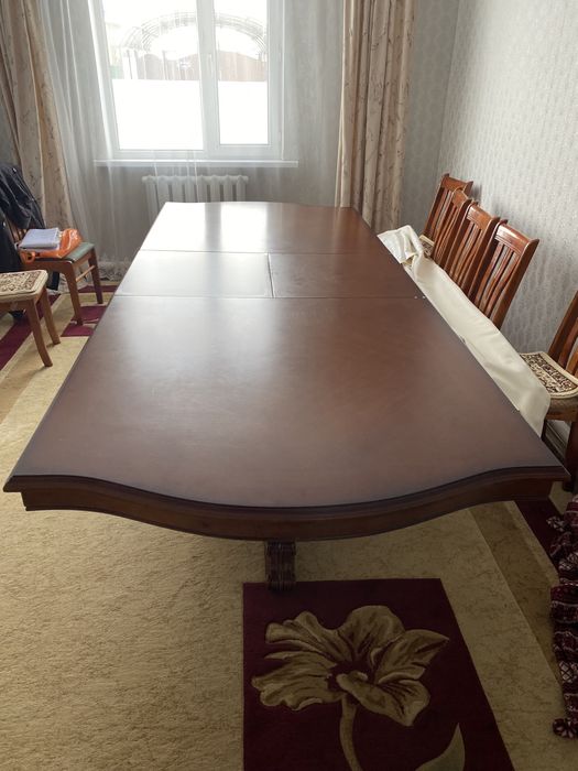 Стол гостивой Малайзия дерево