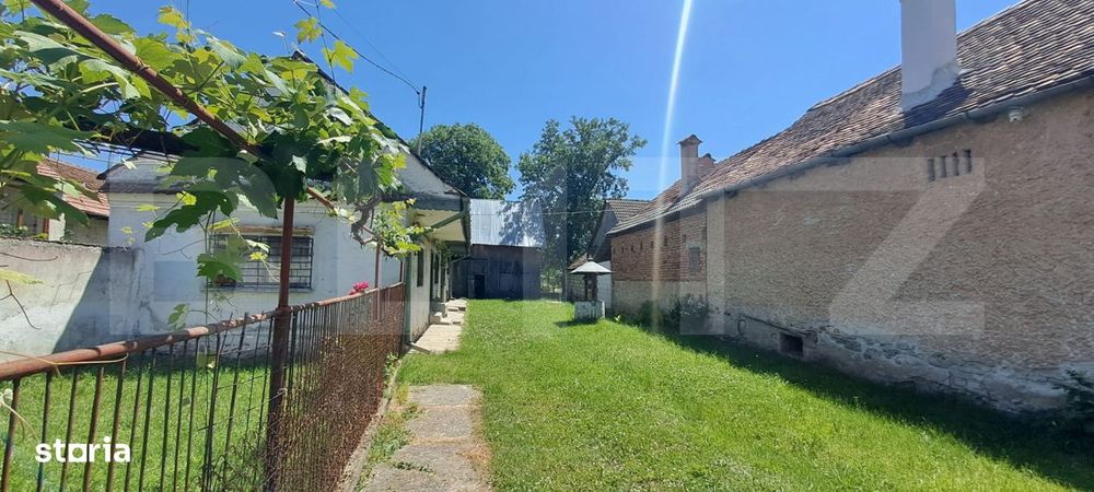 Proprietate cu potential, casa + sura stejar si livada - satul cu como