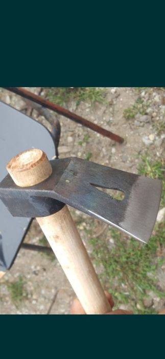 Мотики брадви ръчно ковани.
