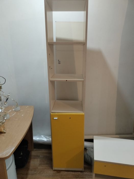 Продам люстри и шкафы