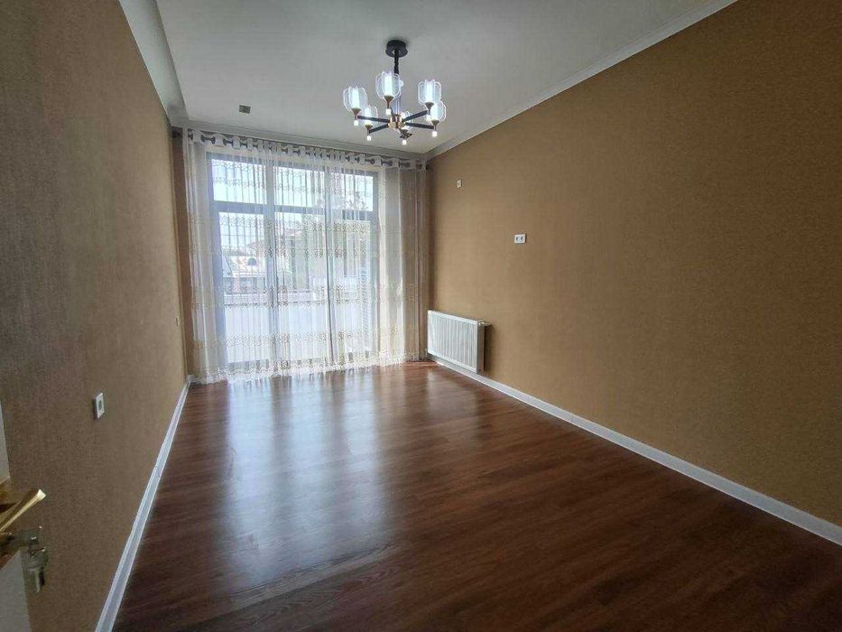 Большой , красивый -белоснежный дом!