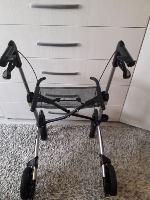 Vând rolator GEMINO 30 D