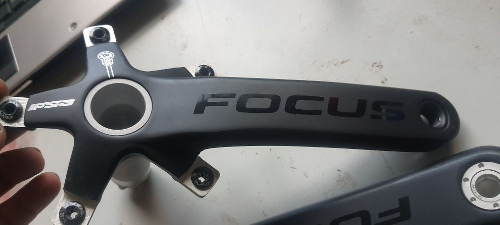 Pedalier bicicleta Focus