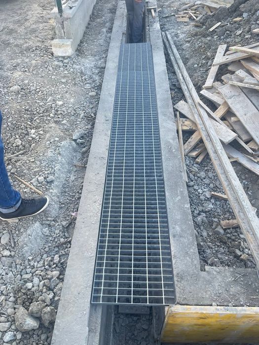 Trepte și gratare zincate