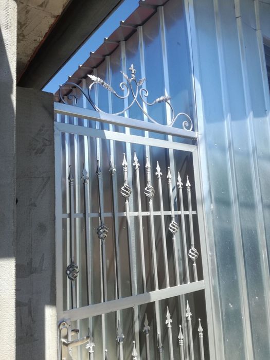 Врати и решетки от ковано желязо