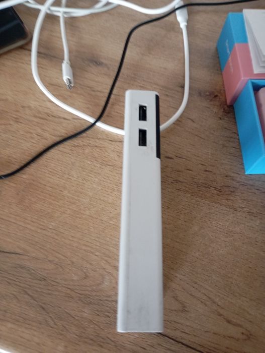 Повербанк с фонариком