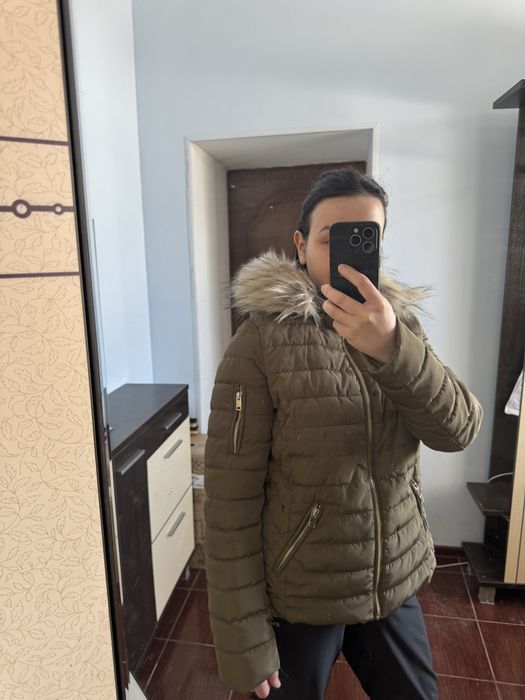 Продам куртки и желетку