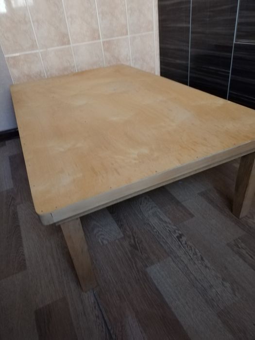Продаётся стол низкий