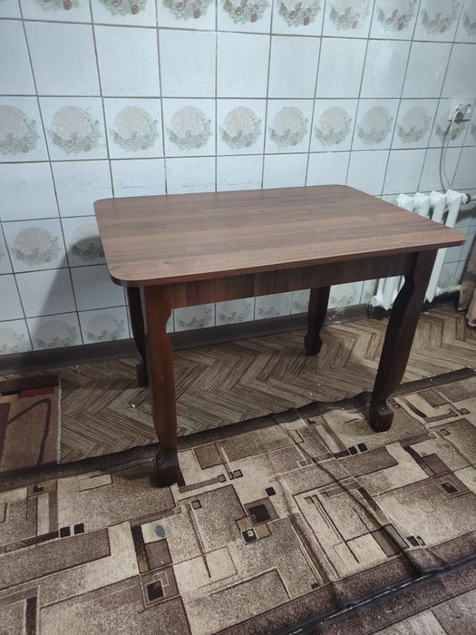 Продам обеденный стол