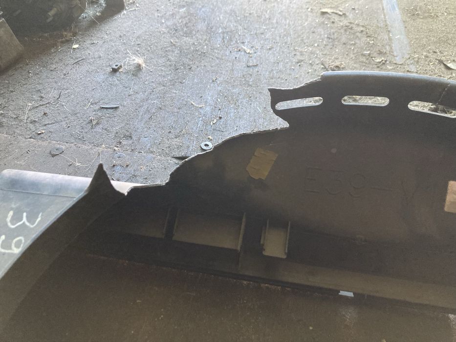 Диффузор вентилятора БМВ Е39 / BMW E39