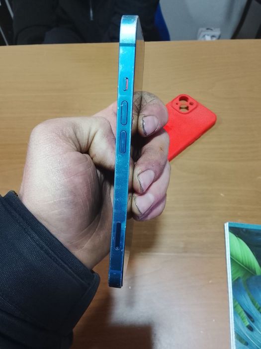 Обменяю айфон 13