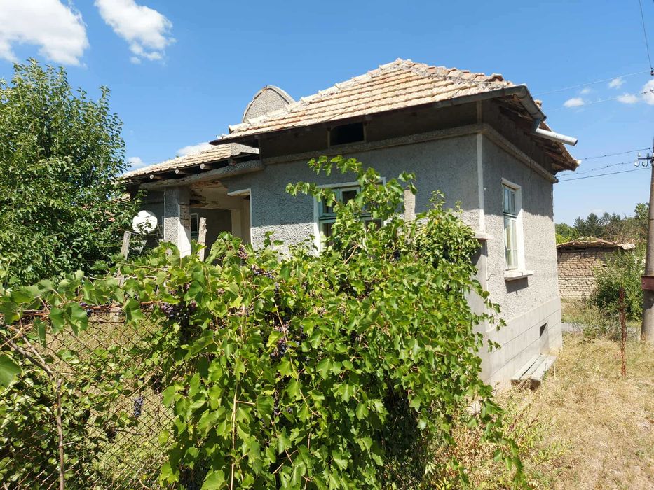 Продава се Къща в с. Буховци, Област Търговище - 80 кв.м за 351 €/кв.м - Снимка #2