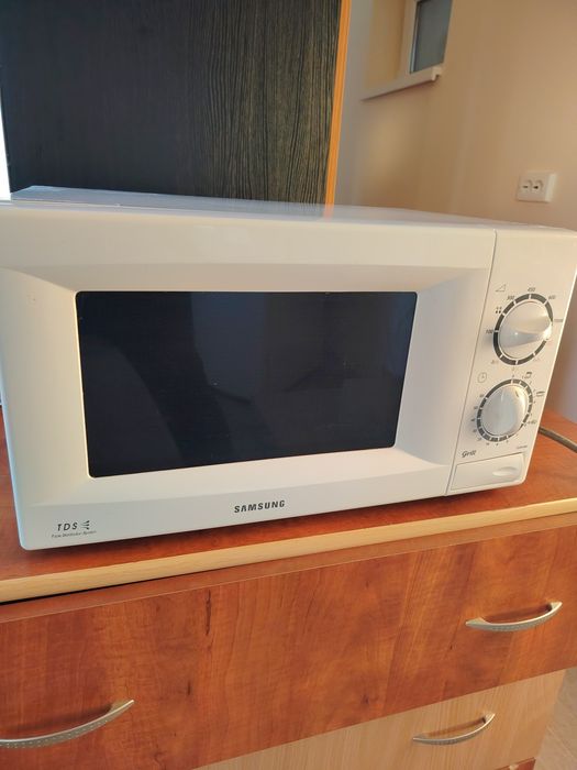 Vând cuptor cu microunde Samsung