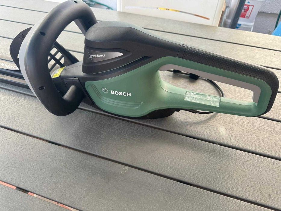 Foarfecă electrică gard viu Bosch AdvancedHedgeCut 70 – NOUĂ