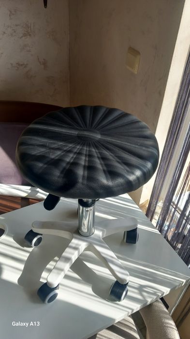 Козметична табуретка