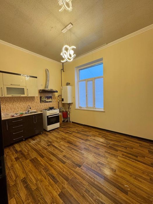 Шайх-ул- олам масжиди олдида жойлашган 2хонали уй сотилади