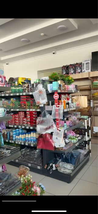 Stellyajlar,turli xolodilniklar,2 ta kassa aparat sotiladi(stoli bn