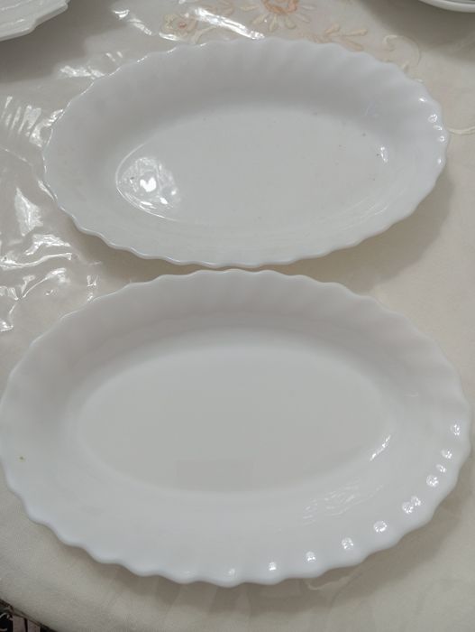 Набор посуды для сервировки стола