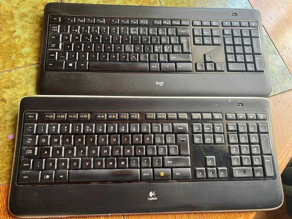 Tastatura Logitech K800